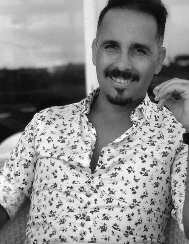 Yunus Emre Gümüs, auteur dramatique turc