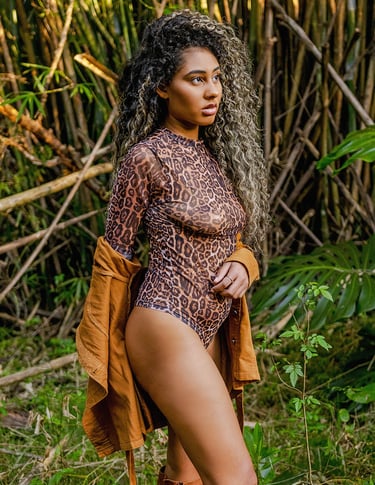 Ensaio sensual ao ar livre, look body tigresa.