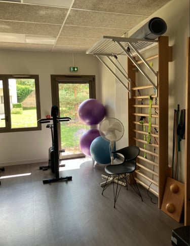 L'image montre la salle de kinésithérapie.