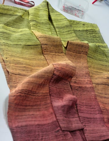 Karine-nguyen-van-tham-détail tissage de soie et teintures végétales, le feu de l'enfant