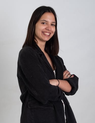 Emilia posando en su foto de perfil