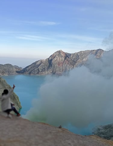 Surabaya Tumpaksewu  Bromo Ijen 4D3N (Private tour)  Day 1 - At 11am Pick up Surabaya airport  - Go 