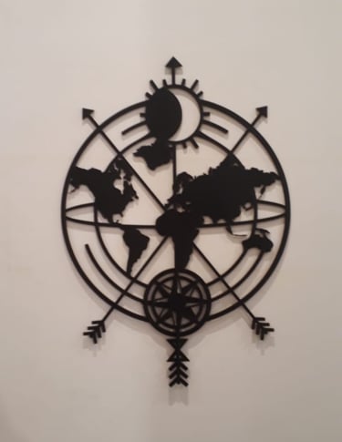 brújula planisferio madera negro calado laser