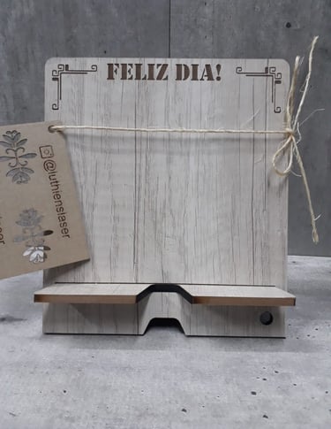porta tablet o celular en madera calada con grabado laser
