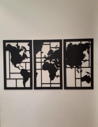 triptico planisferio en madera negro calada con laser