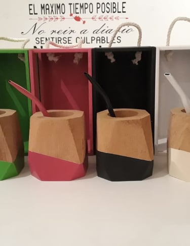 mate de algarrobo con bombilla y caja con vidrio para grabar y personalizar