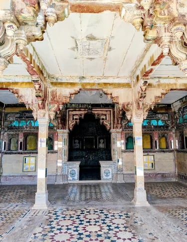 Phool Mahal in Bundi,showcasing floral frescoes, mirror work, and intricate arches that reflect the grandeur of Rajput art.