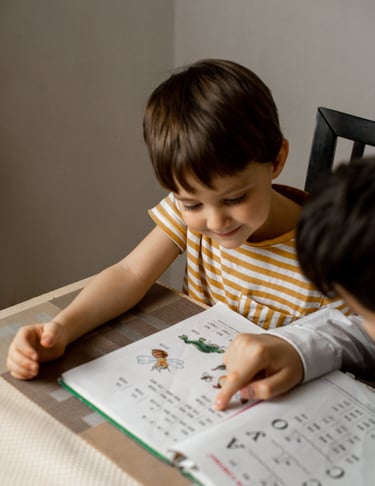 Parent satisfait de la progression de son enfant grâce aux cours d’arabe en ligne