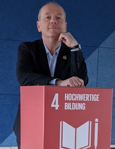 Bild von Dieter auf einem roten Klotz