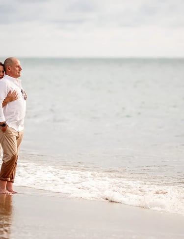 Couple de mariés sur la place au pilat