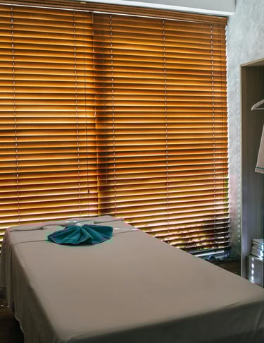 "Séance de sophrologie à domicile avec table de massage