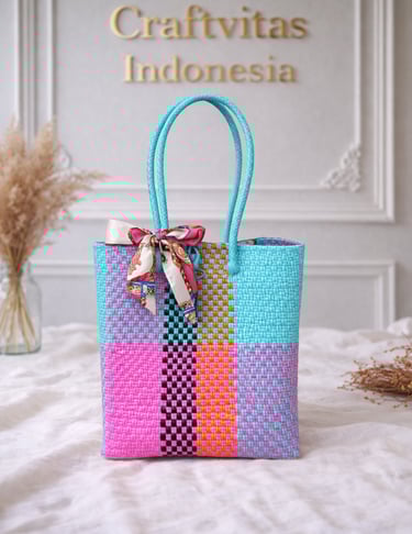Tas anyaman plastik motif batik tosca pink oranye handmade dari Craftvitas Indonesia
