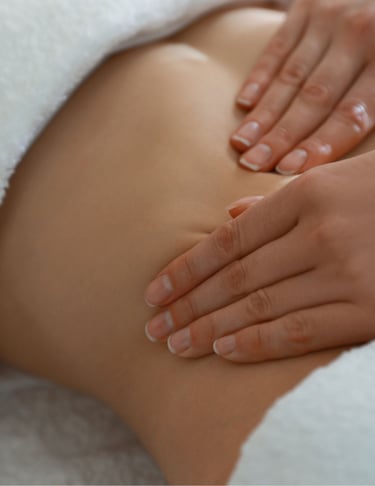 Sesión de cuidado postoperatorio y drenaje linfático realizada a domicilio por profesional certificado.