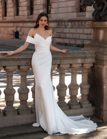 robe de mariée en satin, sirène près du corp, épurée, mariage civile 