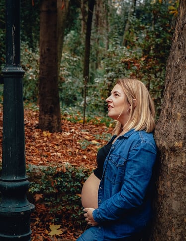 madre embarazada tocándose la barriga