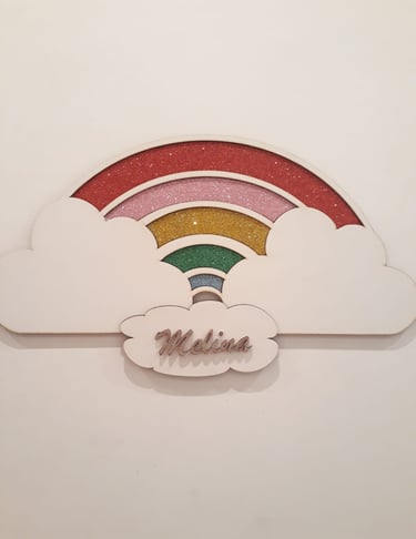 arcoiris de pared en madera calada con laser y goma eva glitter