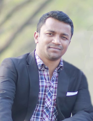 a man in a suit and tie is posing for a picture