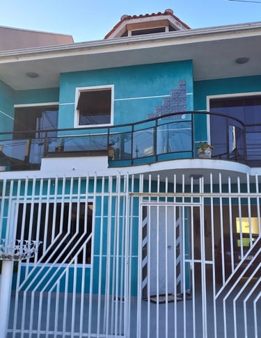 Sobrado no Sitio Cercado, bem localizado, com Atico.
