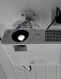 Hi-Res-projector-for-golf-simulator