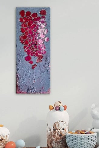 L'œuvre " Souffle rose " de Xirkys exposée dans un décor 