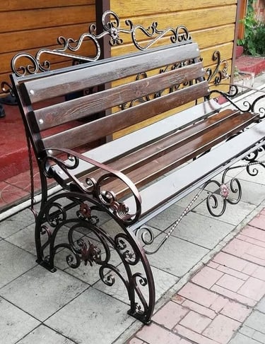 Banca de madera con herrería