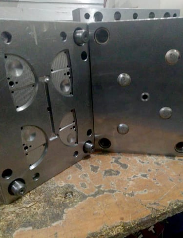 sauce-container-lid-injection-molds-designed-by-koorosh-shojaei