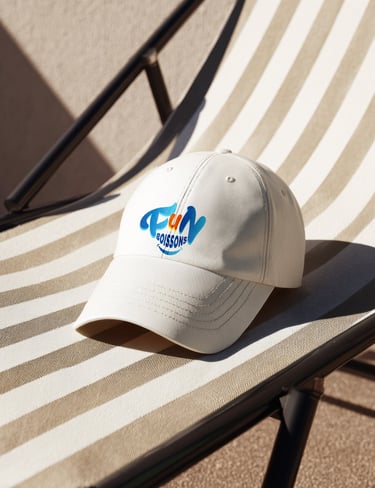 Impression d'un logo sur une casquette