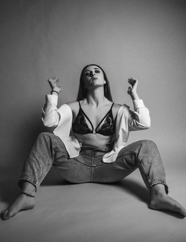 retrato femenino en blanco y negro de una sesion de fotos en granada por alex marley