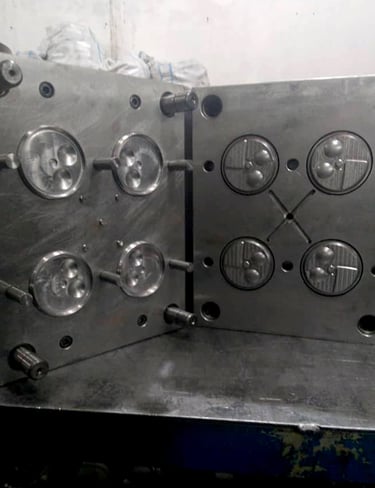 injection-molding-parts-for-the-sauce-container-designed-by-koorosh-shojaei