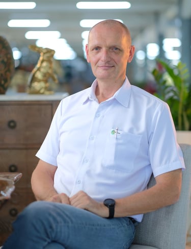 Founder of KG Consulting overseeing furniture quality inspection in Indonesia