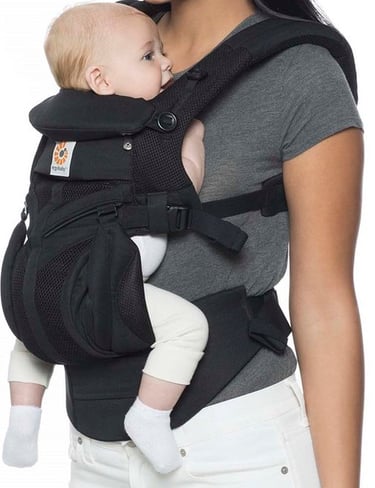 Ergobaby Omni 360 draagzak in een zwarte kleur, het beste ergonomische alternatief voor baby dragen