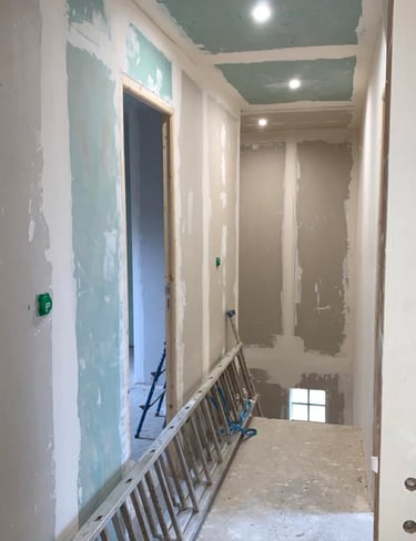 Travaux de rénovation, cloisonnage, enduit et peinture