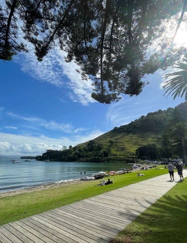 Vistas a Mount Maunganui desde Pilot Bay