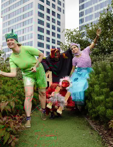 Johanna Spies and others are performing a dance theater piece for children