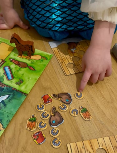 Ponytante spielt Pferdespiel