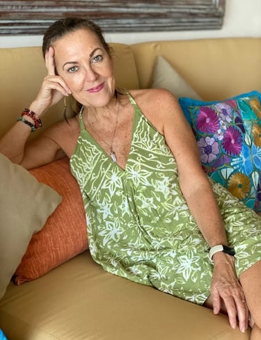 Relaxed portrait of Erin, yoga instructor hosting grief and wellness retreats for women in Mexico