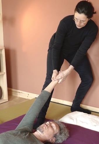 Pascale Goujon, shiatsu étirement du bras