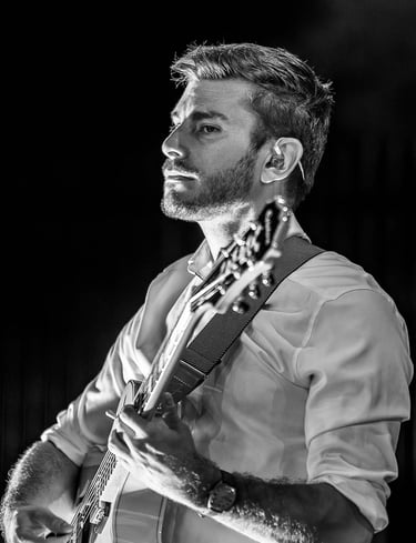 Guitariste pour le groupe Garçon! groupe festif pour la fête en Périgord et Quercy, Lot et Dordogne