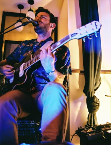 Guitariste pour le groupe Garçon! disponible pour tous vos évènements comité des fêtes bars mariages