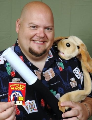 Puppet on the Shoulder of Doodad the Funny Las Vegas Kids Magician