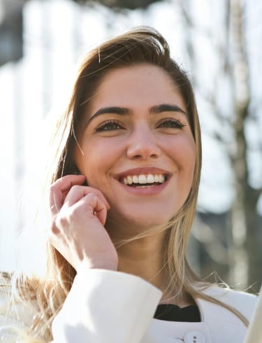 Smilling-young-businesswoman