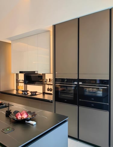 A balanced modern kitchen style combining visual depth and practical storage planning.