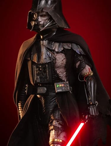 Figura de Darth Vader con daño de batalla, máscara agrietada y sable de luz rojo