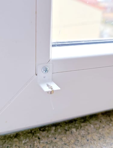 Jaluzele - rolete pe comanda - cu livrare in toata tara - Producator rolete textile simple cu fixare