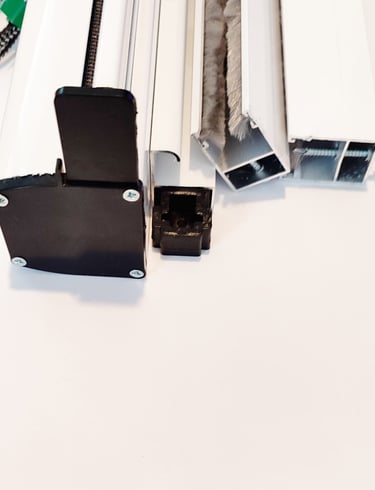 Plase pe comanda cu livrare in Bucuresti si in toata tara - plase rulou din aluminiu extruda vopsit