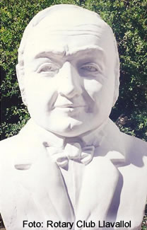 Busto de Felipe Llavallol, de la artista llavallolense Nelly Raffa