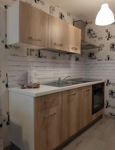 alt="cucina appartamento affitto val di Fassa"