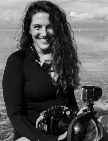 Laura Mommicchi underwater fine art photographer human movement