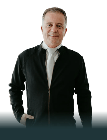 Dr. Euriberto Santana especialista em Odontologia e Implantes em Taguatinga.