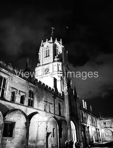 Black and white night view of Tom Tower and Christ Church College at Oxford University.